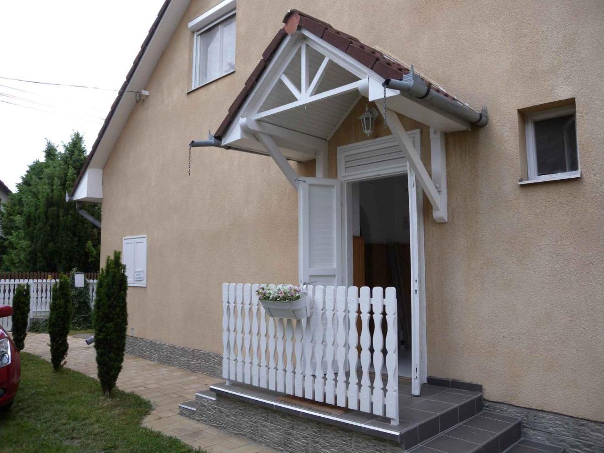Apartments In Balatonkeresztur 37924 エクステリア 写真