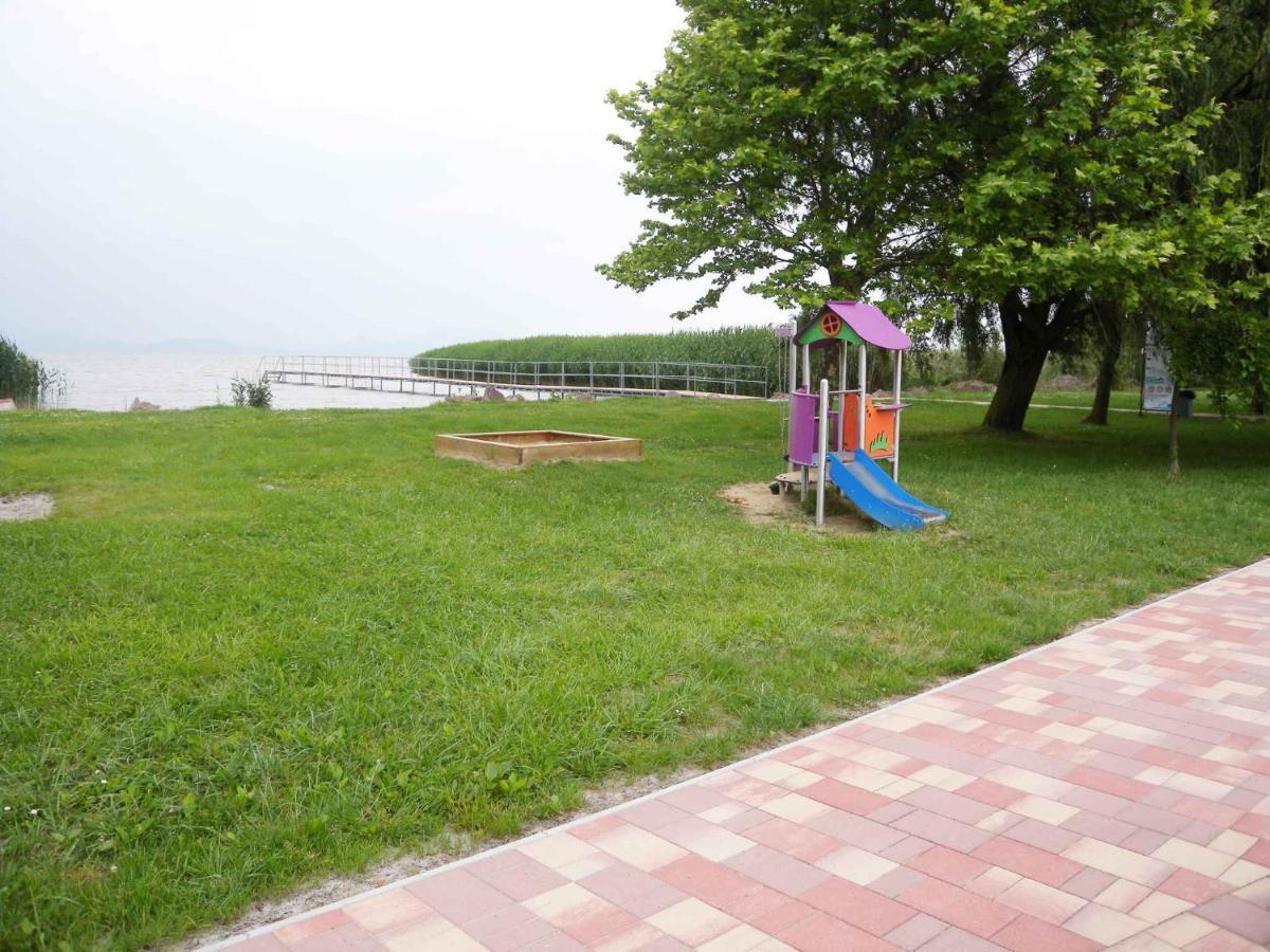 Apartments In Balatonkeresztur 37924 エクステリア 写真