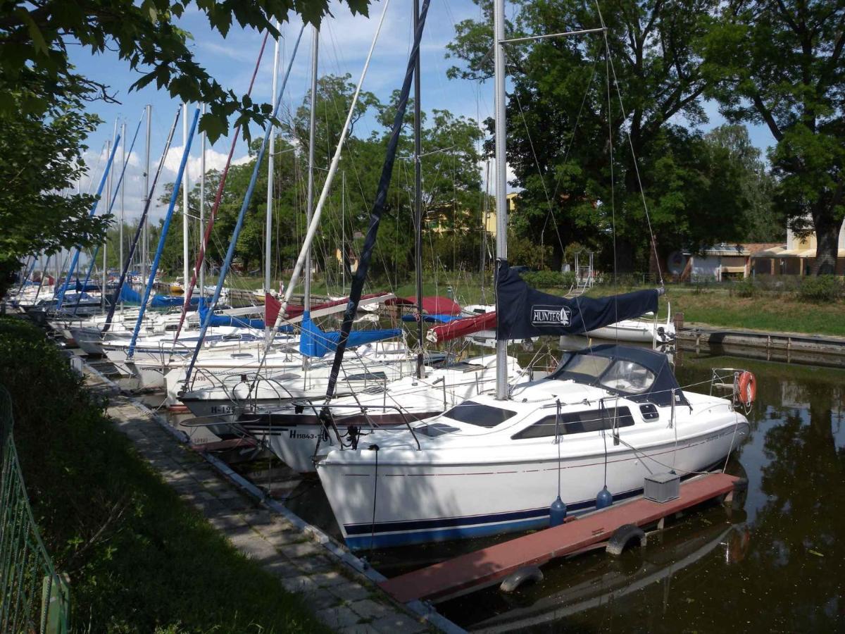 Apartments In Balatonkeresztur 37924 エクステリア 写真