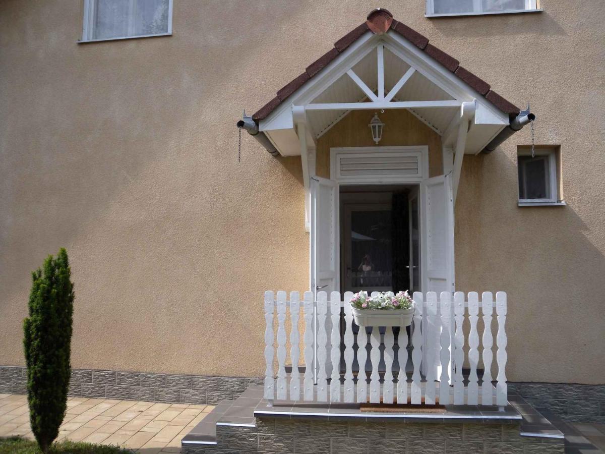 Apartments In Balatonkeresztur 37924 エクステリア 写真