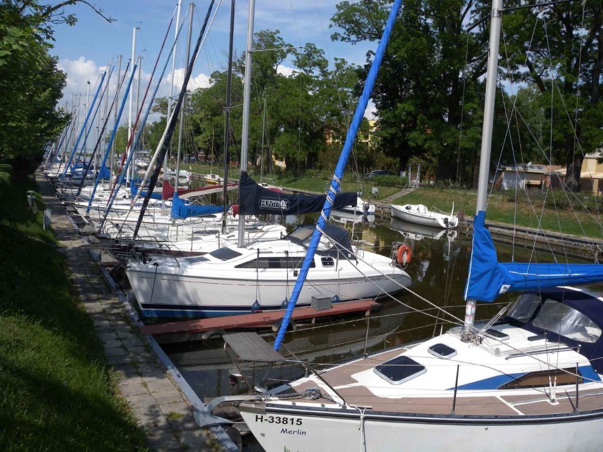 Apartments In Balatonkeresztur 37924 エクステリア 写真
