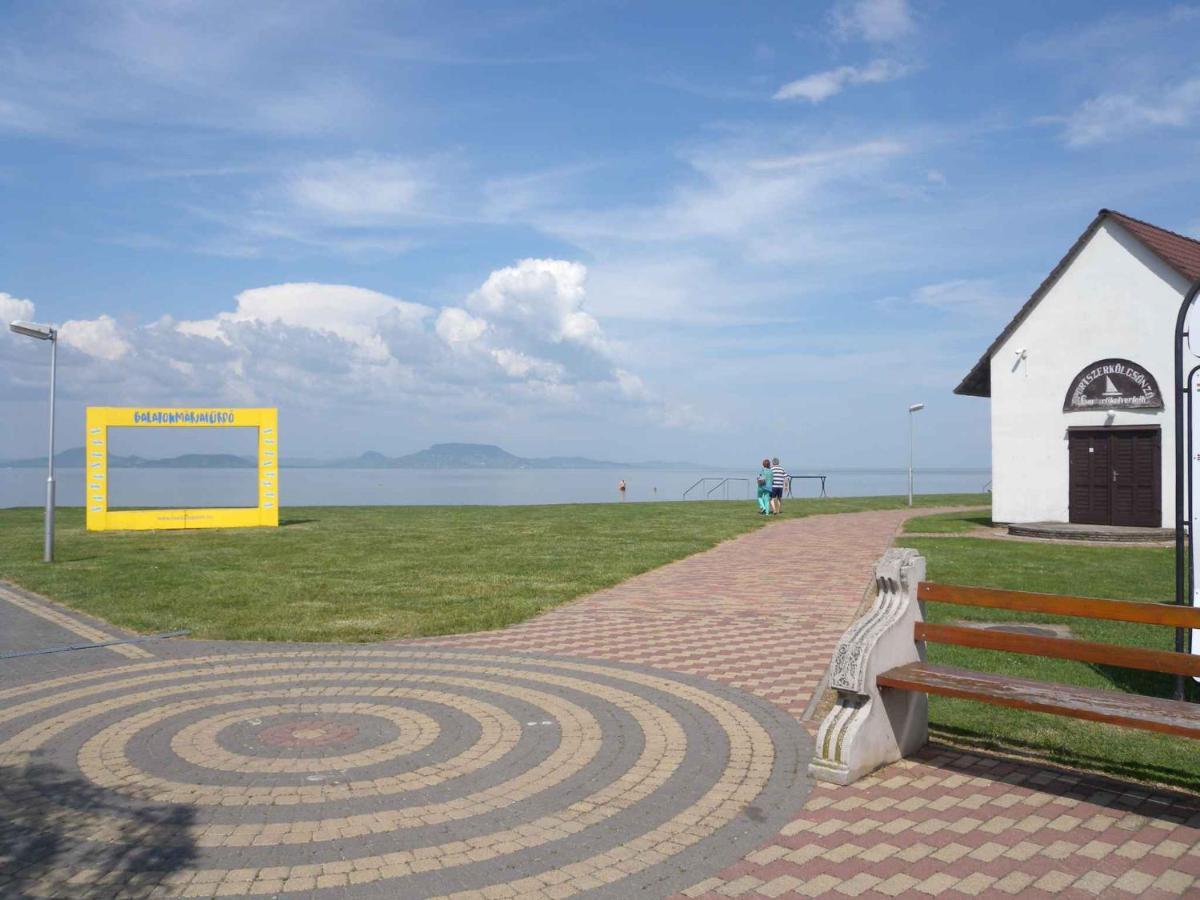 Apartments In Balatonkeresztur 37924 エクステリア 写真